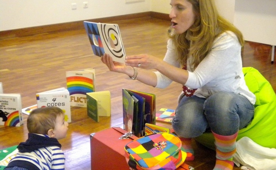 RITA MORIÉS DINAMIZA HORA DO CONTO E DINÂMICAS PARA BEBÉS EM MAIS UM “AQUI HÁ SÁBADO”