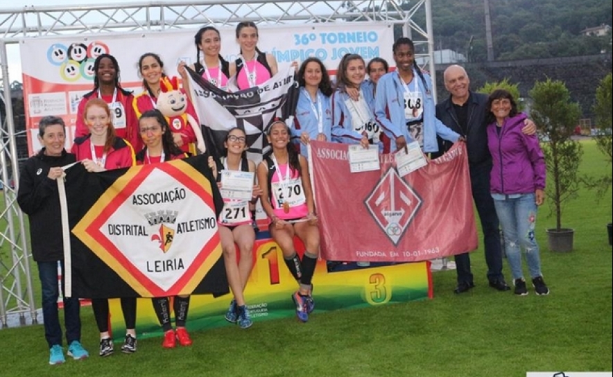 Pódio 3 lugar colectivo para a estafeta da Seleção do Algarve com Carolina Pinheiro