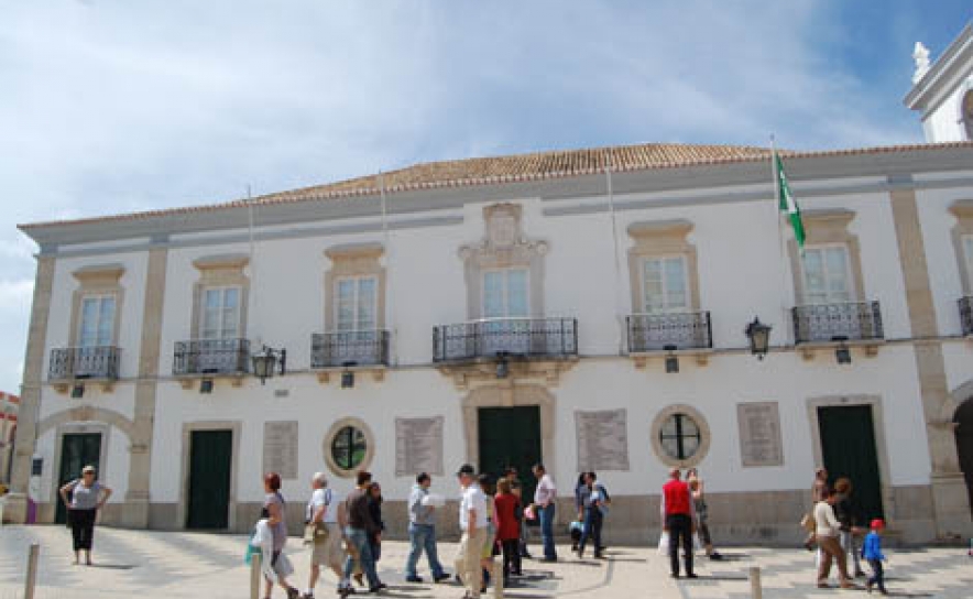 Câmara de Loulé contra fecho de duas escolas no concelho