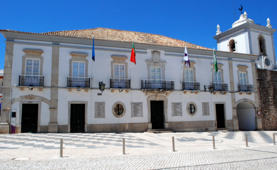 LOULÉ INVESTE EM MEDIDAS DE APOIO ÀS FAMÍLIAS E EMPRESAS PARA COMBATER A CRISE DE SAÚDE PÚBLICA