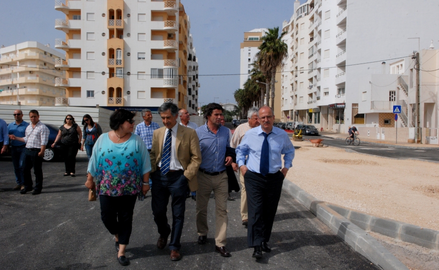 Visita à obra do Passeio das Dunas p elo executivo Municipal e Junta de Freguesia de Quarteira