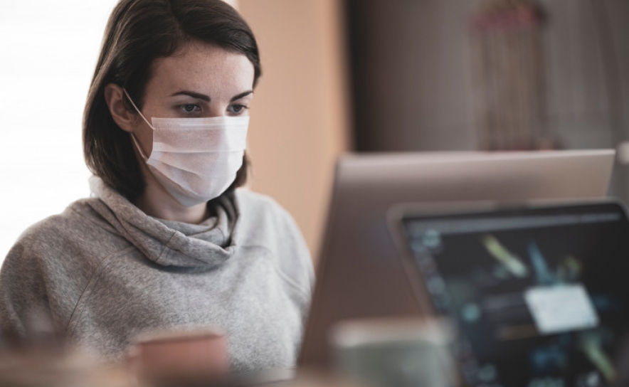 Máscara passa a ser obrigatória no local de trabalho a partir de hoje