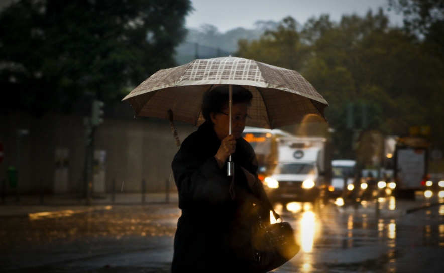 Cinco distritos do continente sob aviso laranja devido à previsão de chuva