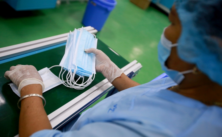 Infarmed suspende comercialização de três tipos de máscaras cirúrgicas