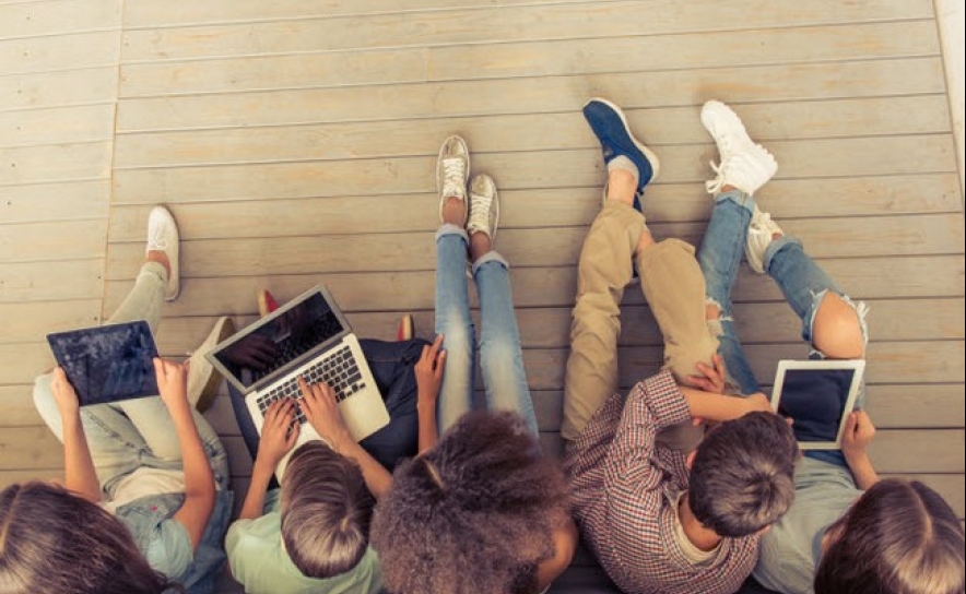 TECNOLOGIA NA INFÂNCIA E ADOLESCÊNCIA É TEMA DE CONVERSA NA BIBLIOTECA MUNICIPAL DE LOULÉ
