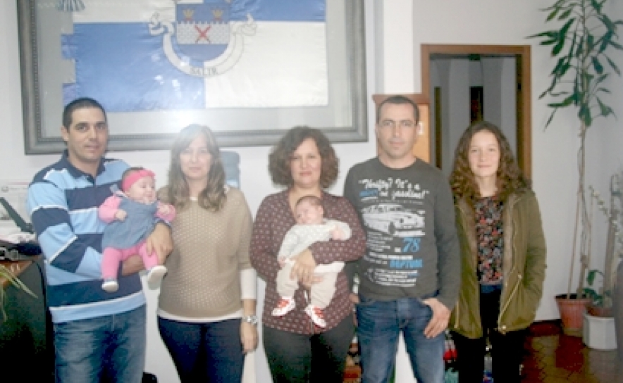 Carlos Filipe Vieira Mealha e Eunice Maria Correia Alves, com 1.a filha Maria Clara Alves Mealha; e Bruno Mendes Candeias e Célia Gonçalves Guerreiro e 2.ª filha Matilde Guerreiro Candeias