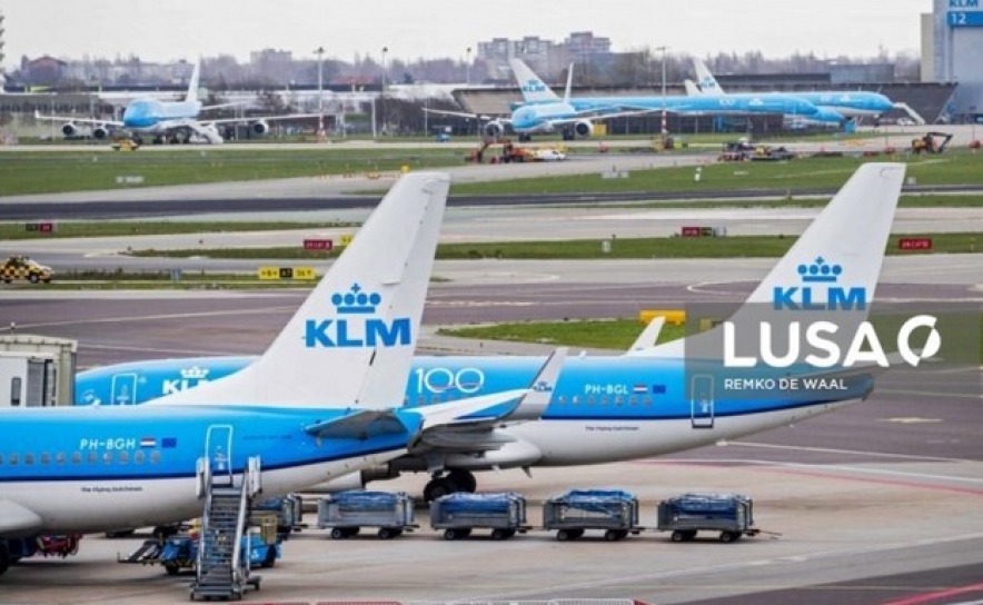 Covid-19: KLM diz que vai voar «o máximo possível» para repatriar passageiros