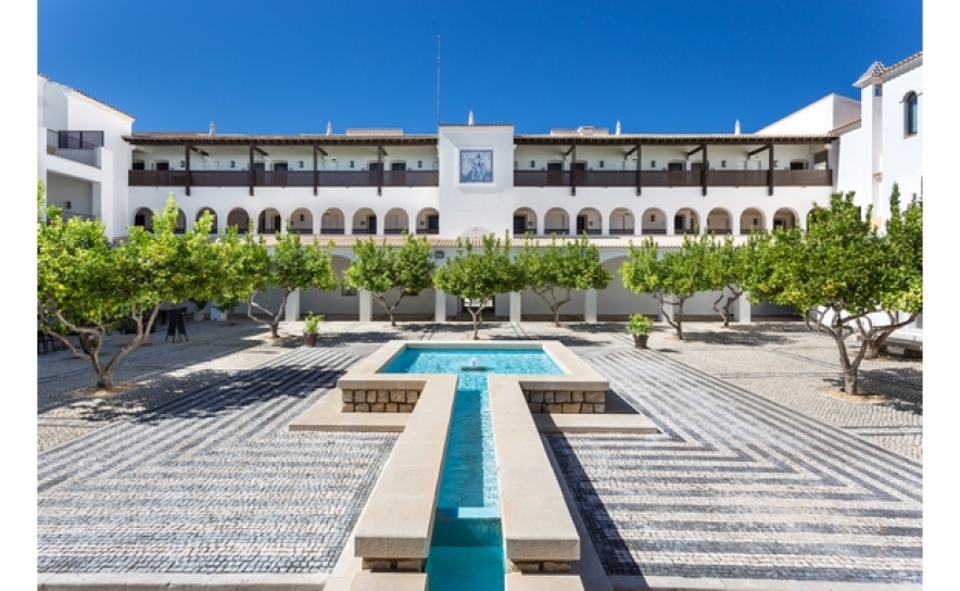 CINEMA AO AR LIVRE E FUTEBOL ANIMAM AS NOITES DE VERÃO NO PINE CLIFFS RESORT