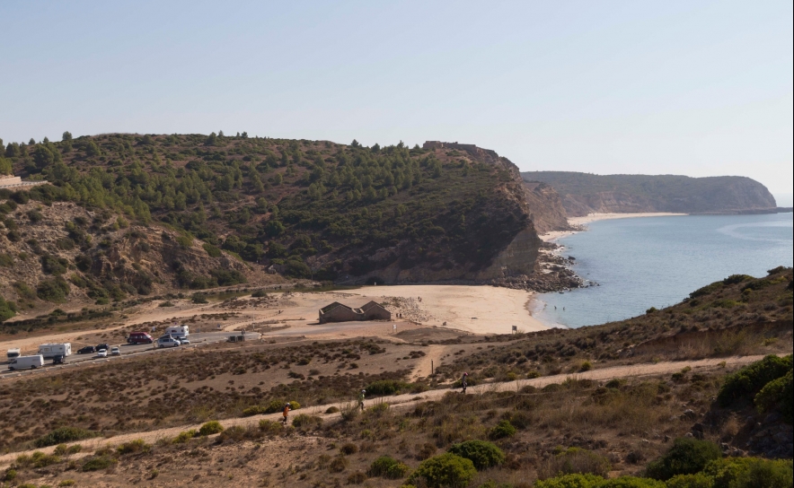 Duas praias algarvias interditas a banhos devido ao derramamento de crude