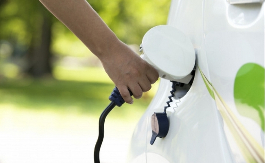 Há cada vez mais portugueses a comprar carros 100% elétricos