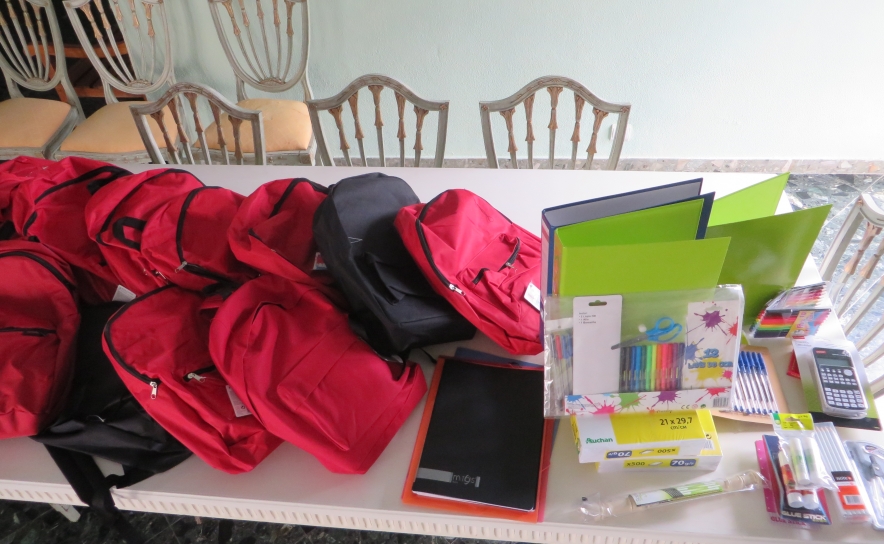 ASCA e ACCA entregam Mochilas Recheadas de Materiais a crianças carenciadas