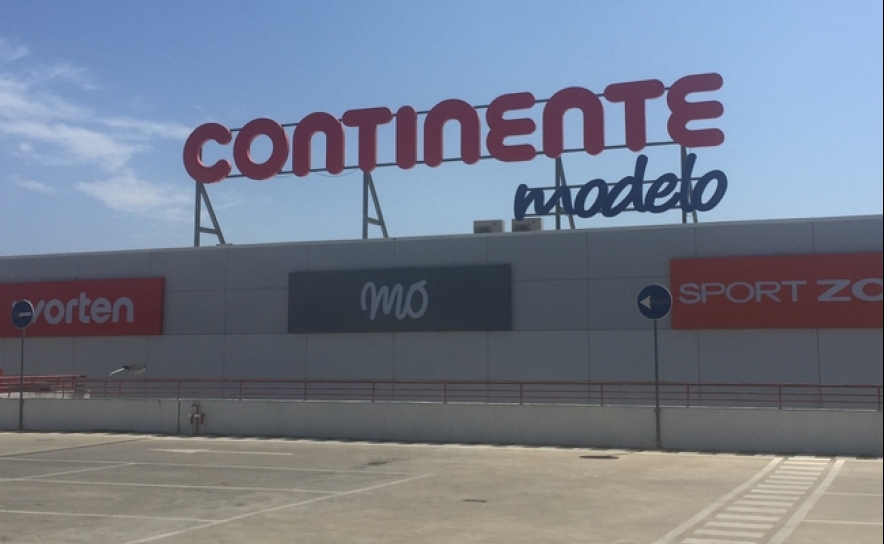 LOULETANOS CONTAM COM O CONTINENTE MODELO DE LOULÉ HÁ 25 ANOS 