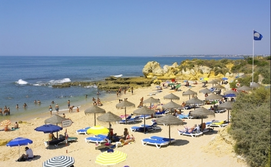 Maioria das unidades de apoio balnear no Algarve só abre em junho 