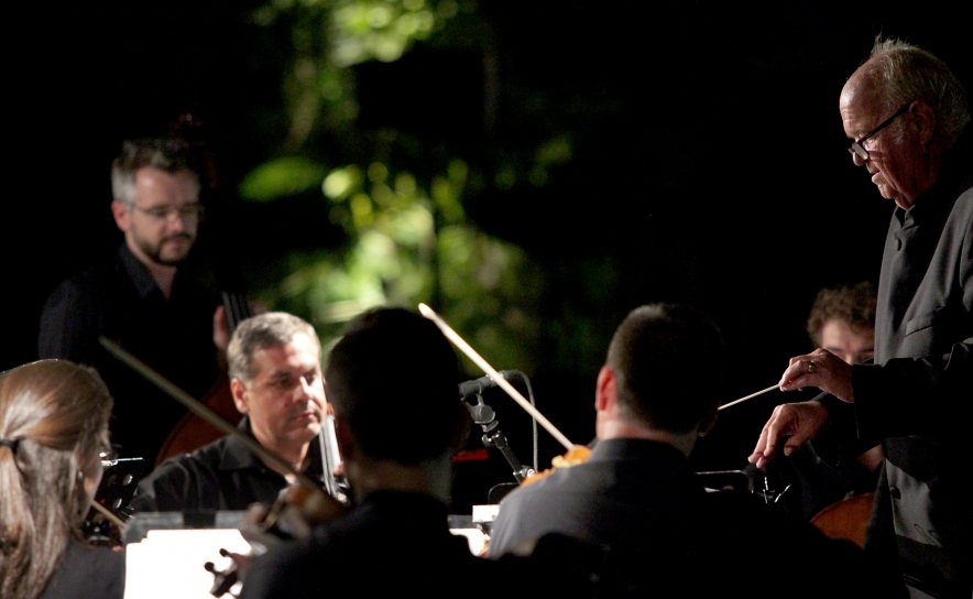 John Avery, Maestro Associado 