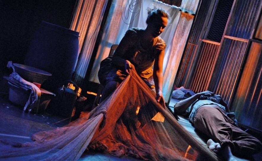 Teatro Lethes apresenta BemMarMeQuer | O coração é uma praia