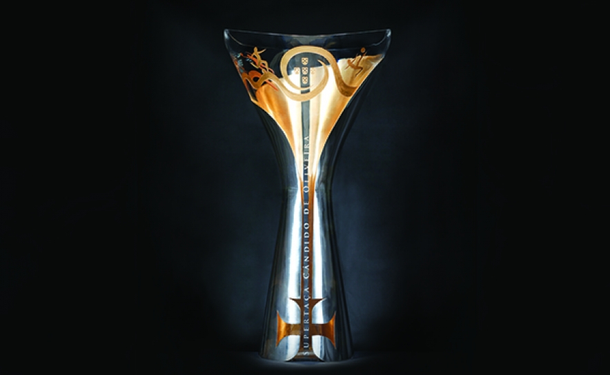 Troféu da Supertaça Cândido Oliveira em exposição em Loulé