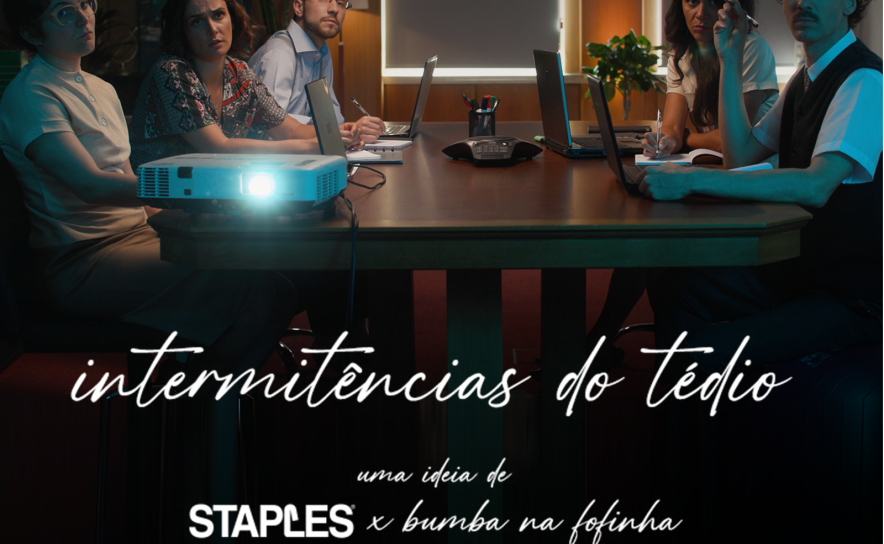 STAPLES E BUMBA NA FOFINHA LIDAM COM O TÉDIO NO LOCAL DE TRABALHO