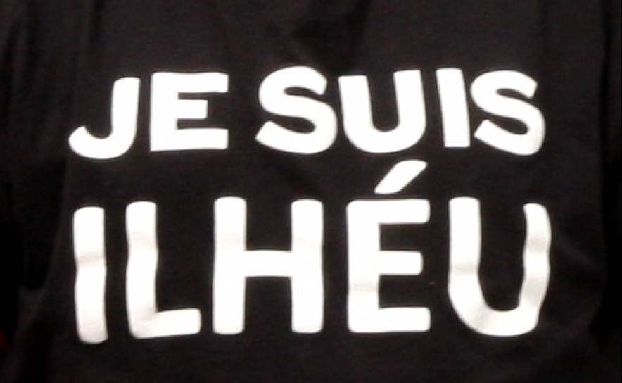 Mais de 200 pessoas manifestam-se contra tomada de posse de casas na ilha do Farol, Algarve