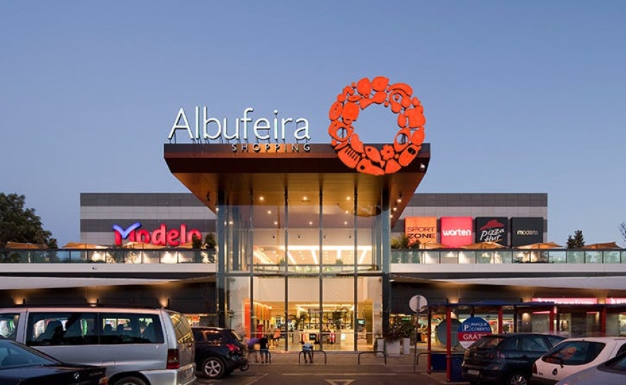 ÚLTIMA HORA | Centro Comercial Albufeira Shopping evacuado devido a ameaça de bomba