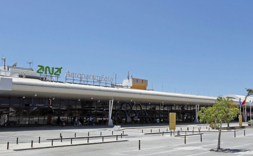 Paralisação do SEF provoca filas de duas horas e perda de voos no aeroporto de Faro