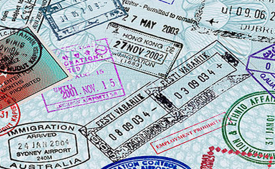 FARO: Detidos dois homens no aeroporto com passaportes falsos