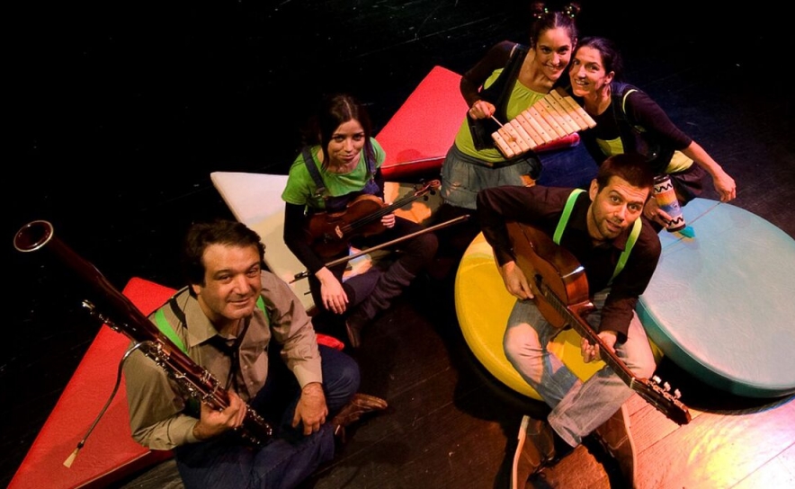 ESPETÁCULO PARA BEBÉS COM COMPANHIA ATEJA NO CINE-TEATRO LOULETANO