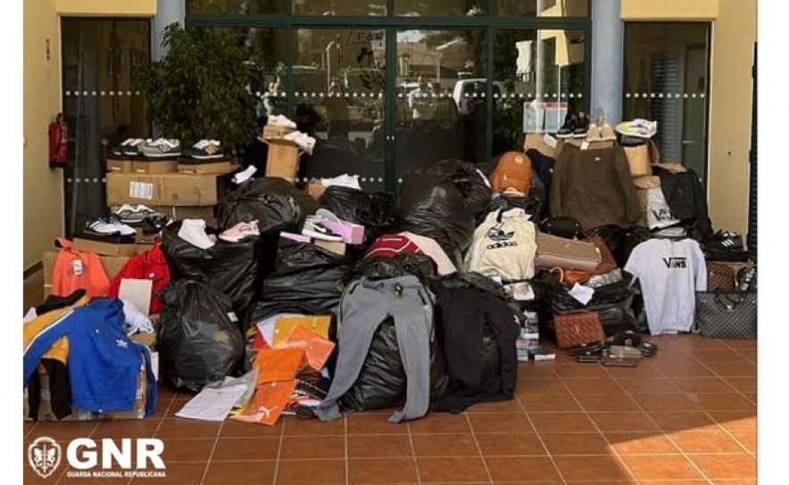 Quarteira – 15 identificados e cerca de 1 800 artigos apreendidos por contrafação