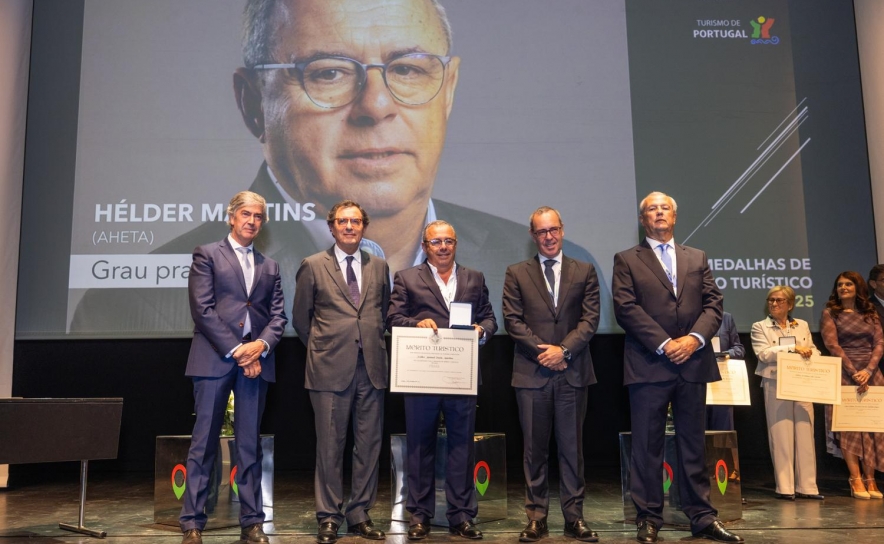 Hélder Martins homenageado pelo Governo com Medalha de Mérito Turístico