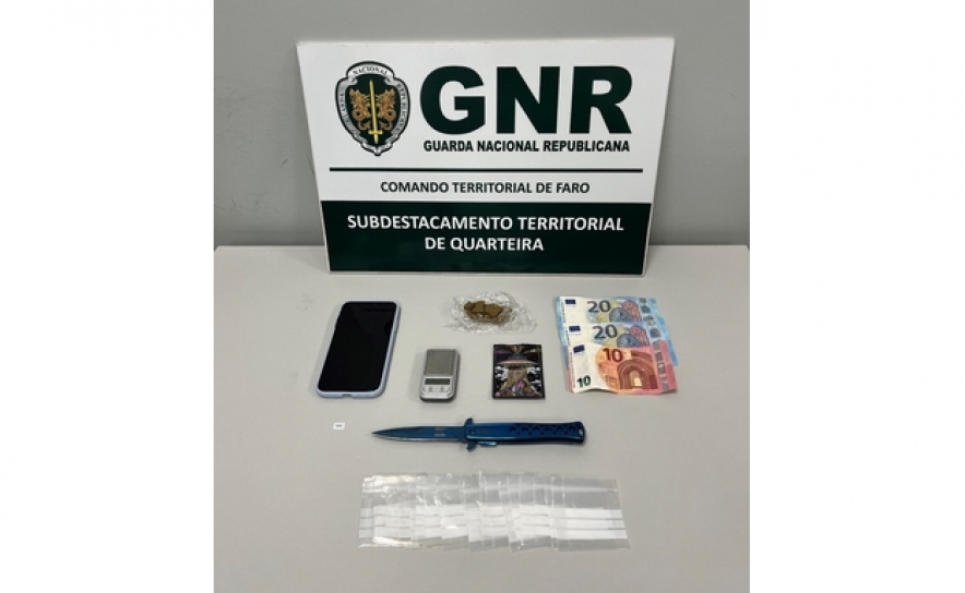 Quarteira – Detido por posse de arma proibida, tráfico de estupefacientes e condução sem habilitação legal
