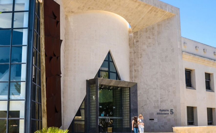 UAlg organiza colóquio para celebrar os 25 anos da Biblioteca de Gambelas UAlg organiza colóquio para celebrar os 25 anos da Biblioteca de Gambelas