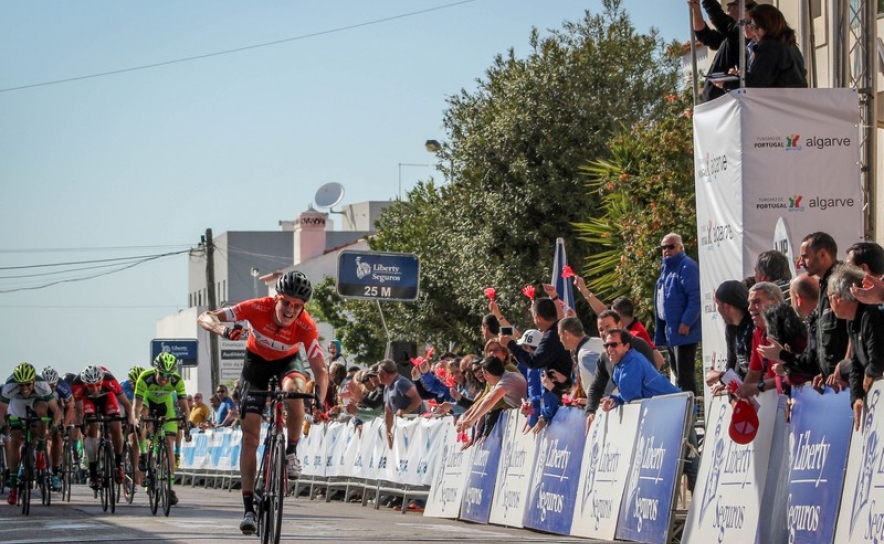 Will Routley vence etapa
