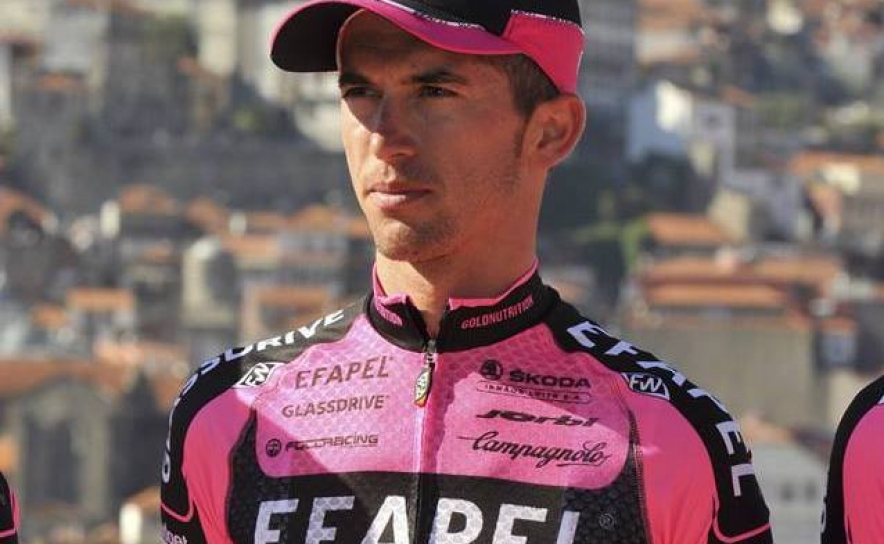 César Fonte bisou no Memorial Bruno Neves