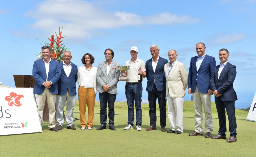 Roope Kakko com todos os dignatários na cerimónia de entrega de prémios por Hélder Santos
