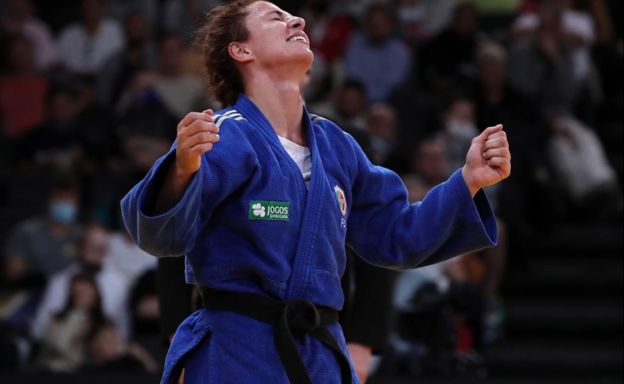 Judoca Bárbara Timo conquista ouro nos -63kg no Grand Slam de Paris Judoca Bárbara Timo conquista ouro nos -63kg no Grand Slam de Paris