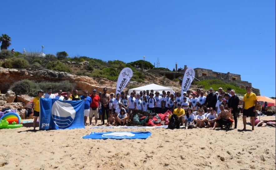«Vamos Limpar o Mar» na Praia de Carvoeiro, em Lagoa
