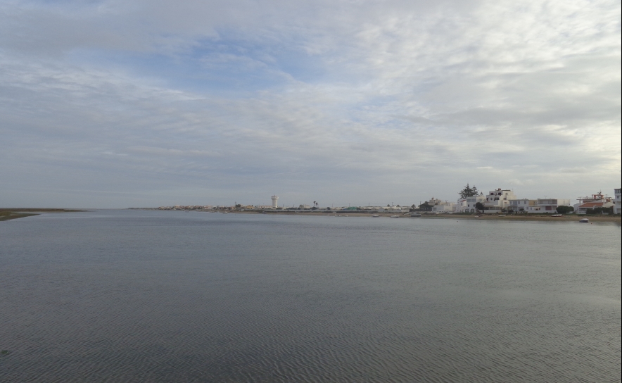 A praia com água mais quente do Algarve fica em Faro e só se chega de barco