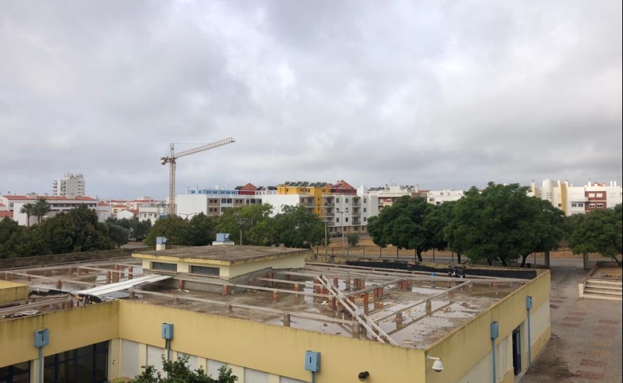 AMIANTO: COM FUNDOS EUROPEUS, NO ÂMBITO DO PROGRAMA OPERACIONAL DO ALGARVE, MUNICÍPIOS APLICAM 3,6 MILHÕES DE EUROS NA REMOÇÃO DE AMIANTO DAS ESCOLAS