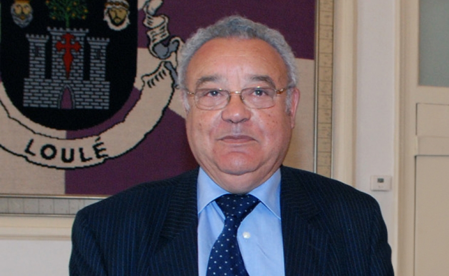 MUNICÍPIO DE LOULÉ LAMENTA MORTE DE JOÃO CRAVINHO