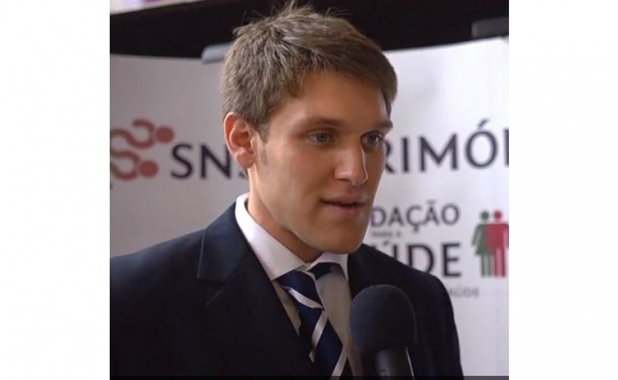 ORGANIZAÇÃO MUNDIAL DE SAÚDE SELECIONA MÉDICO PORTUGUÊS