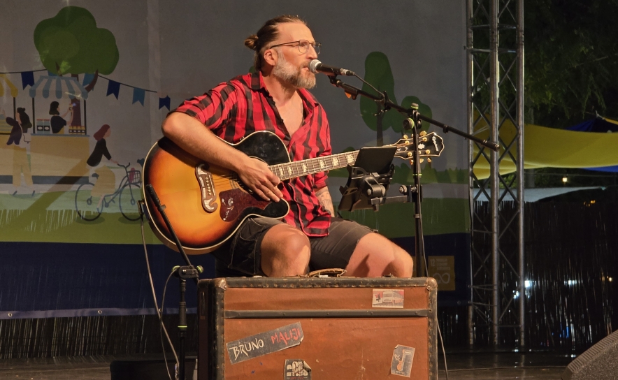 QUARTEIRA | Bruno Maliji em Português no Mercado de Verão
