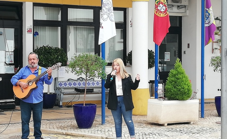 25 de Abril celebrado de forma diferente em Lagoa e Carvoeiro