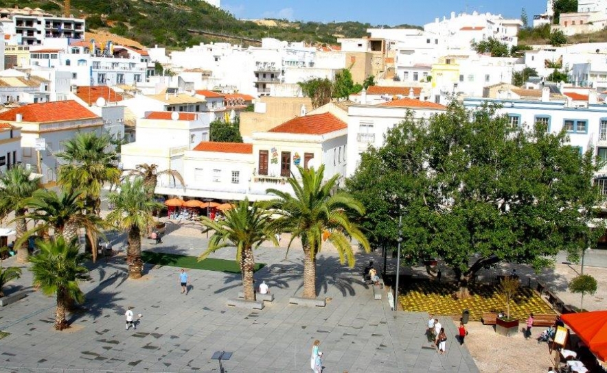 ALBUFEIRA MANTÉM REDUÇÃO DE TAXAS E IMPOSTOS 