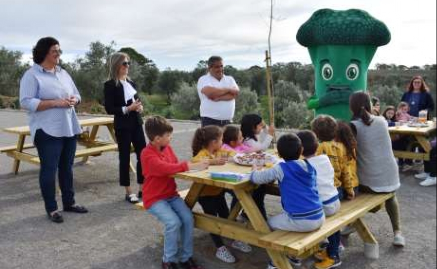 Município construiu Parque de Merendas em Messejana e apresentou novo projeto para as escolas aos alunos da freguesia