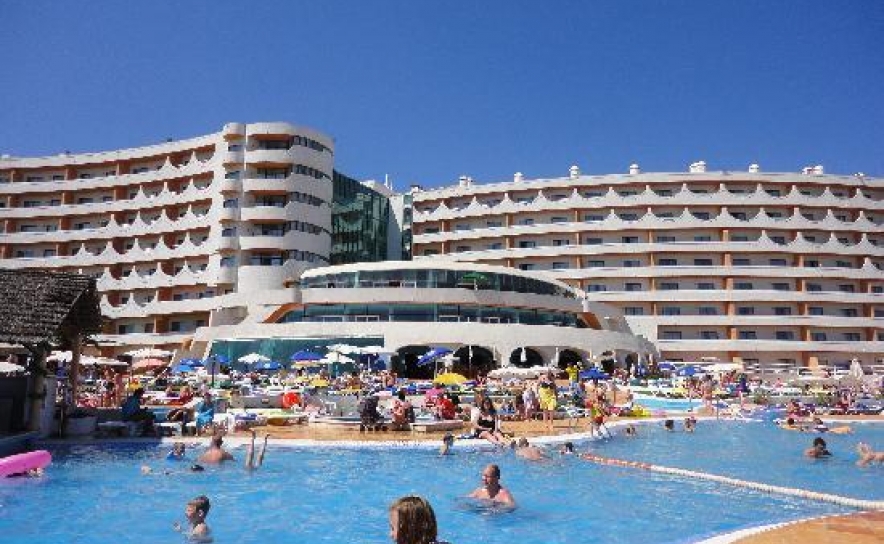 Aumento de estrangeiros faz subir em 9% ocupação hoteleira algarvia em outubro