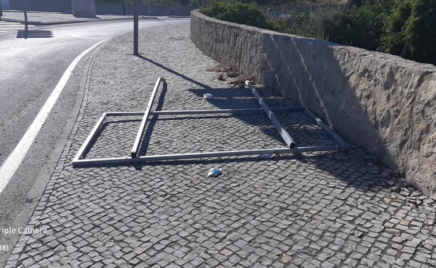 Outdoor e faixas do CHEGA em Loulé destruídas