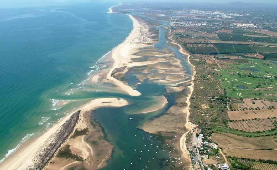 Governo reafirma necessidade de demolir habitações no âmbito do Pólis Ria Formosa