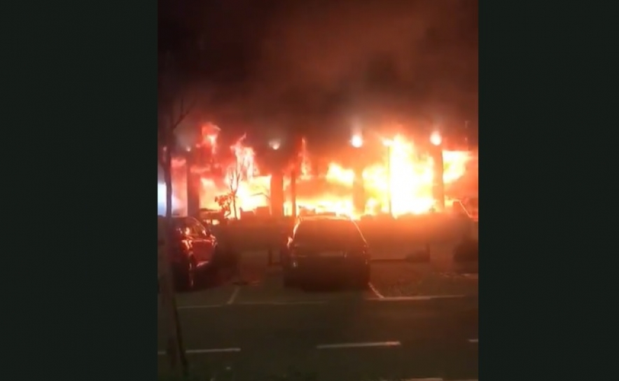 Incêndio de grandes dimensões deflagra em bar de Vilamoura