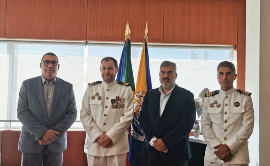 Paulo Jorge Reis (Vice-presidente da CM Lagos), Miguel Vieira (novo Capitão do Porto e Comandante-local da PM de Lagos), Hugo Pereira (Presidente da CM Lagos) e Hugo Bravo da Guia (anterior Capitão do Porto e Comandante-local da PM de Lagos) Paulo Jorge Reis (Vice-presidente da CM Lagos), Miguel Vieira (novo Capitão do Porto e Comandante-local da PM de Lagos), Hugo Pereira (Presidente da CM Lagos) e Hugo Bravo da Guia (anterior Capitão do Porto e Comandante-local da PM de Lagos)