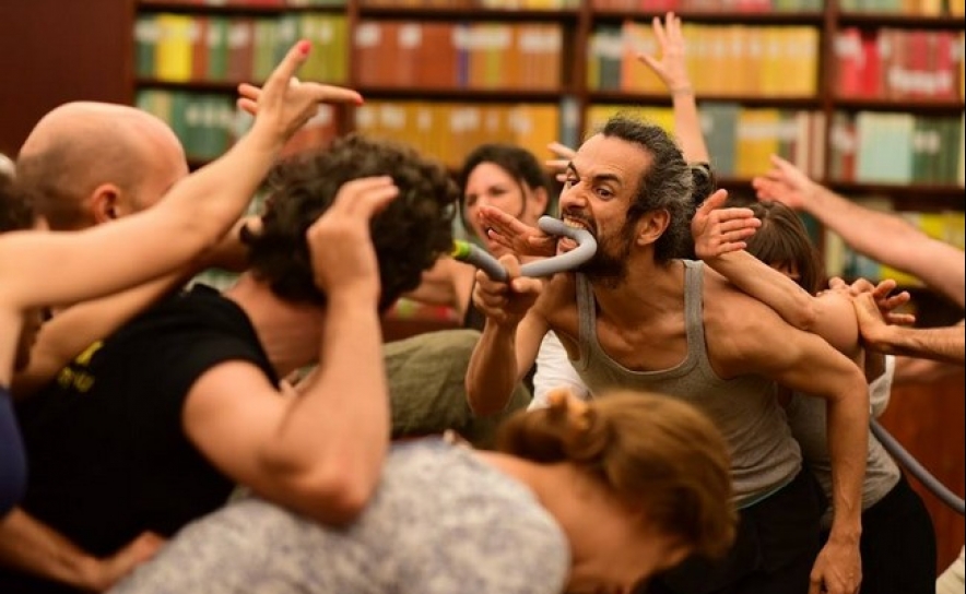 COMPANHIA DE MÚSICA TEATRAL APRESENTA CONFERÊNCIA-PERFORMATIVA ZYG, SOBRE ARTE PARA A PRIMEIRA INFÂNCIA, NO CINE-TEATRO LOULETANO
