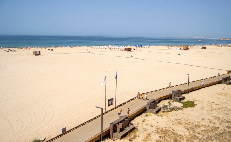 Praia da Rocha_Bandeiras_passadiço